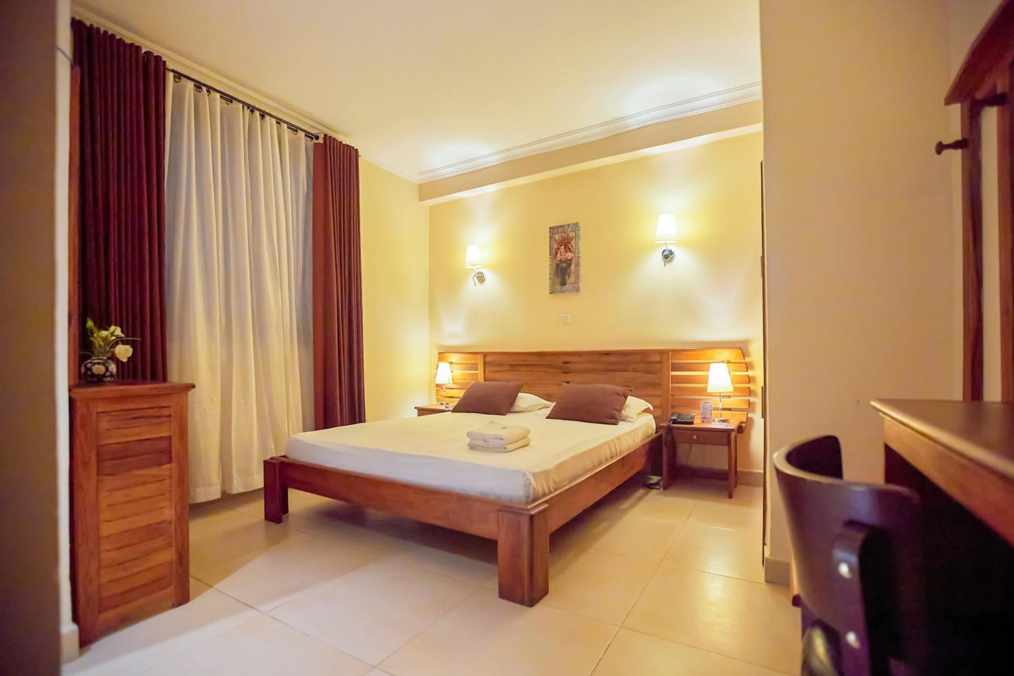Anjary Hotel Antananarivo Bagian luar foto