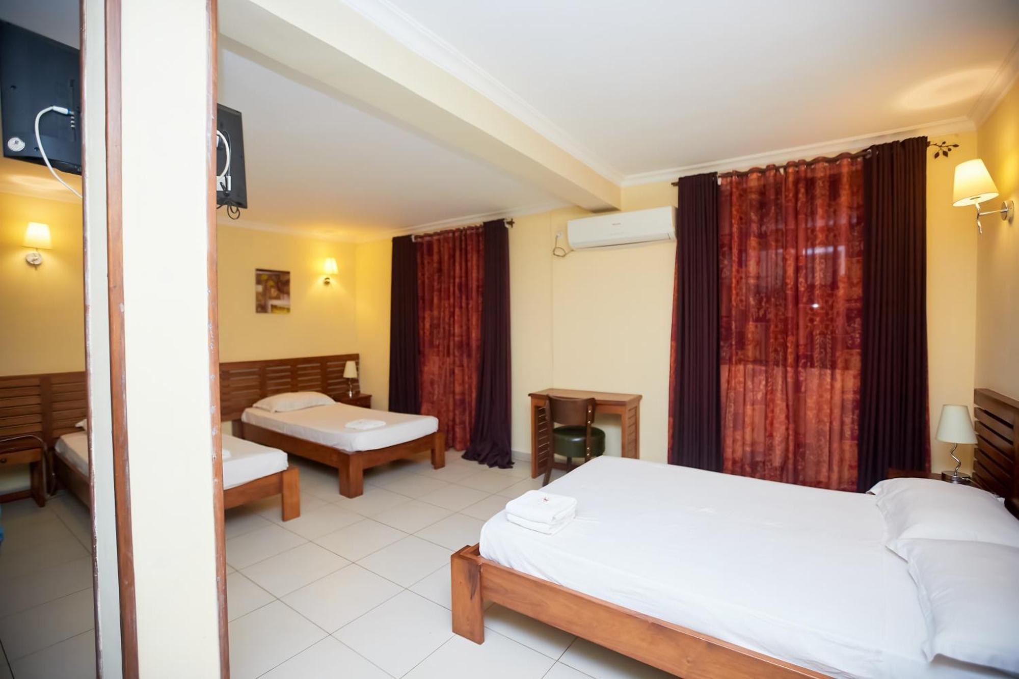 Anjary Hotel Antananarivo Bagian luar foto