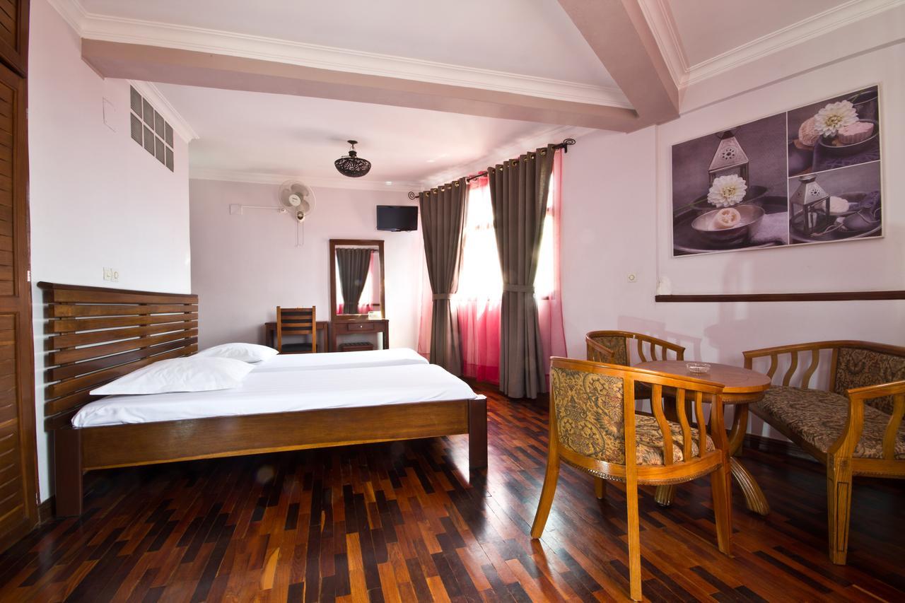 Anjary Hotel Antananarivo Bagian luar foto