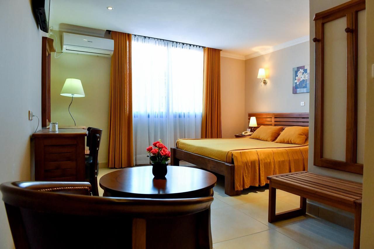 Anjary Hotel Antananarivo Bagian luar foto