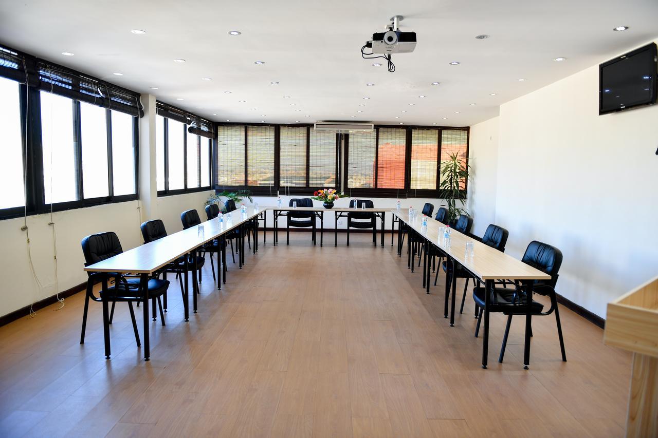 Anjary Hotel Antananarivo Bagian luar foto